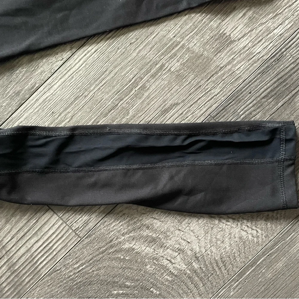 Glyder small black leggings with shear side panels - Picture 5 of 5